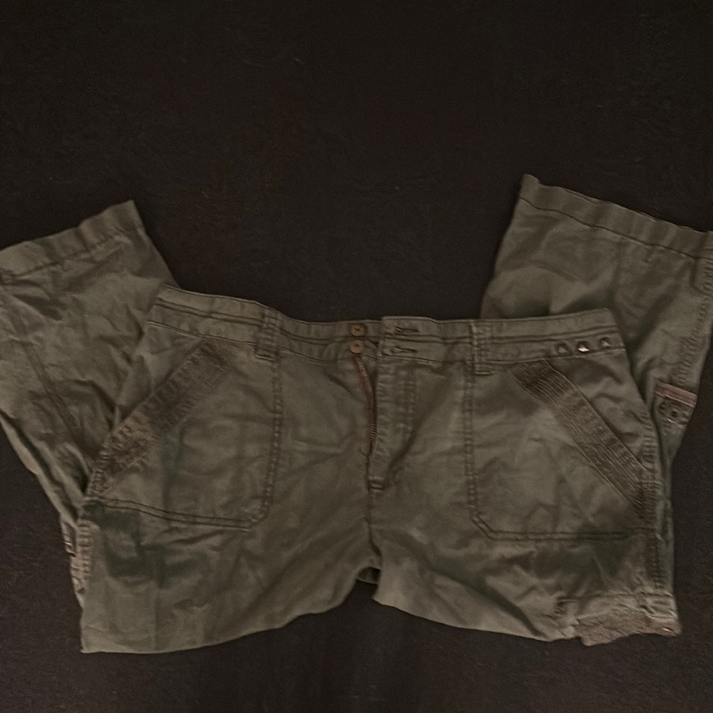 Green khaki Capri pants